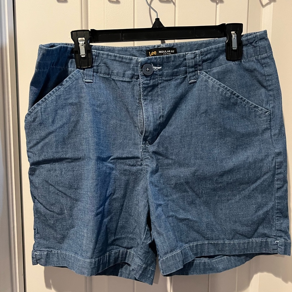 Lee Blue denim-like chambray Jean Shorts Relaxed Fit sz 12